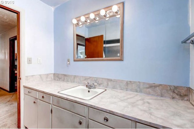 bathroom-before-to-post-2